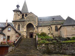 Eglise St Fleuret d'Estaing du pied du chateau